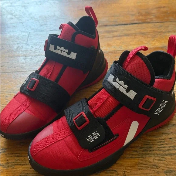Nike LeBron Soldier 13 SFG basketball shoes in University Red size 5.5Y - Picture 2 of 6